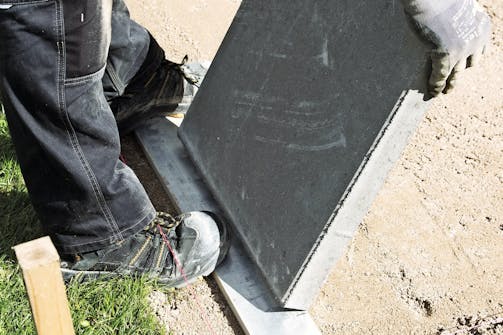 Kivien ja laattojen latominen